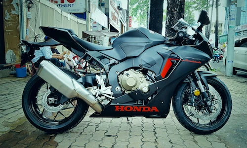 Siêu môtô Honda CBR1000RR 2017 giá gần 1 tỷ đồng tại VN