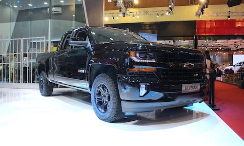 Bán tải “hàng khủng” Chevrolet Silverado chính hãng tại VN