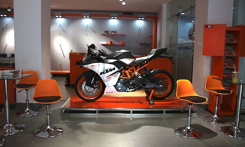“Đột nhập” showroom KTM tiêu chuẩn đầu tiên tại Hà Nội