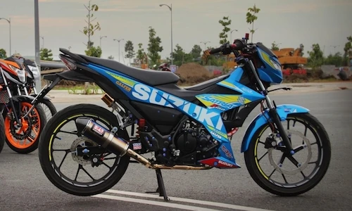 Suzuki Satria F150 FI độ đồ chơi “hàng hiệu” tại Việt Nam