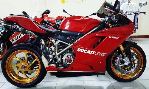 Siêu môtô tiền tỷ Ducati 1198S "độ hết bài” tại VN