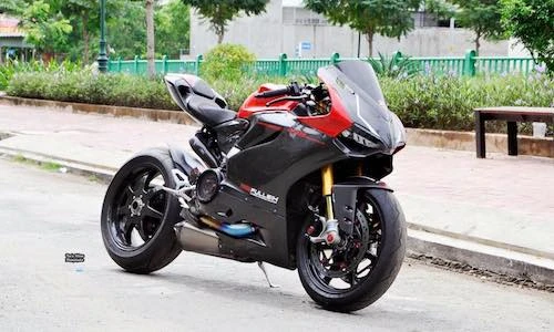Ducati 1199S độ đắt ngang “xế hộp” Toyota Camry ở VN