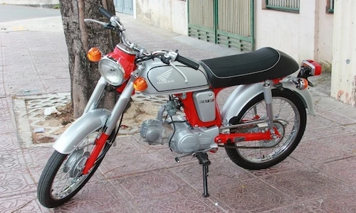 Cận cảnh Honda Benly 50S đời 1998 “mới cứng” tại VN
