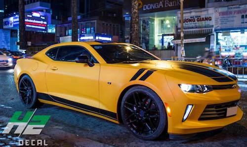 “Xế cơ bắp” Chevrolet Camaro đổi màu, độ mâm độc nhất VN