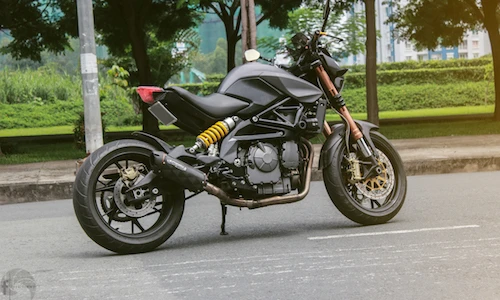 Naked-bike giá rẻ Benelli BN600i độ dragster độc nhất VN
