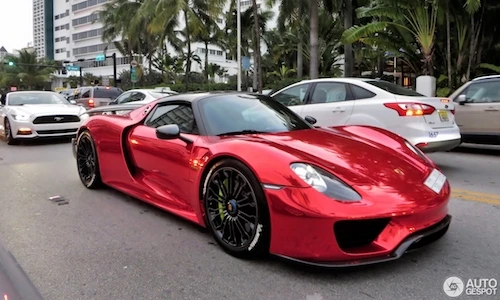 Dân chơi Ả Rập đem Porsche 918 Spyder màu độc “diễu phố“