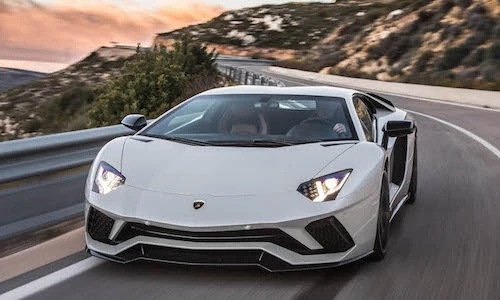 Siêu xe Lamborghini Aventador bị cháy do lỗi thiết kế