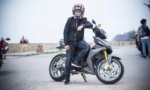 Honda Winner độ “chân” siêu môtô BMW tại Hải Phòng