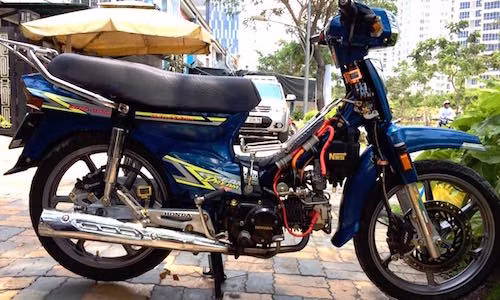 Honda Dream Việt “siêu chất" của dân chơi Sài thành