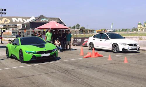 Dân chơi ôtô hạng sang BMW "đua nóng" tại Long An