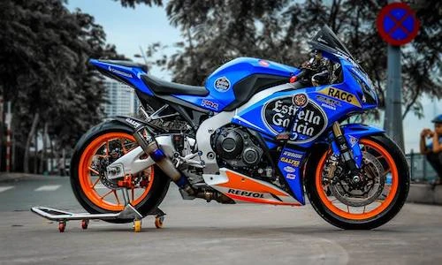 Dân chơi Sài Gòn chi cả trăm triệu độ Honda CBR1000RR