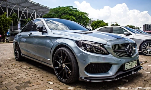 “Soi” Mercedes C300 AMG ngoại thất độc tại Sài Gòn