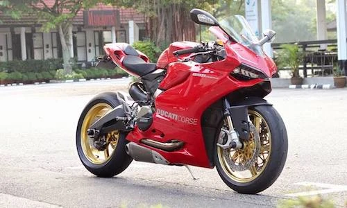Siêu môtô Ducati 899 độ nhẹ cực chất ở Sài Gòn