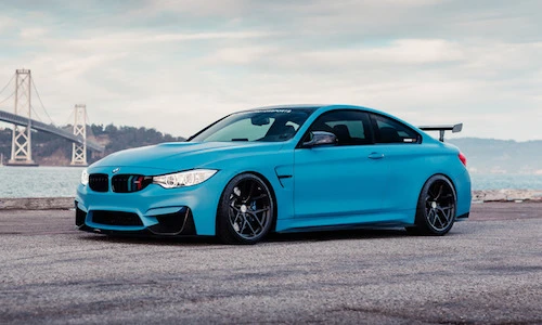 Xế độ thể thao BMW M4 khoác “áo xanh" cực độc