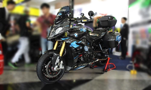 “Xế phượt” BMW S1000XR độ hơn 300 triệu khủng nhất VN