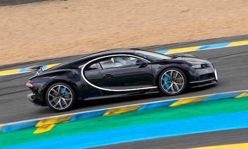 Siêu xe Bugatti Chiron nhanh hơn cả xe đua Le Mans