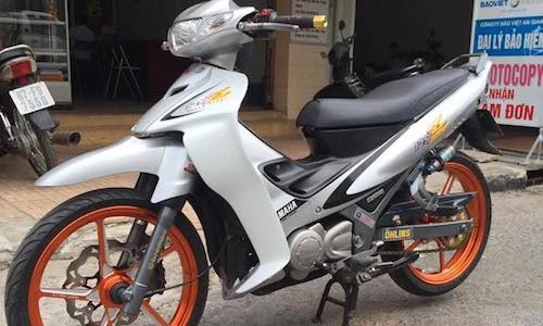"Xế nổ" hai kỳ Yamaha Z125 độ khủng tại Long Xuyên