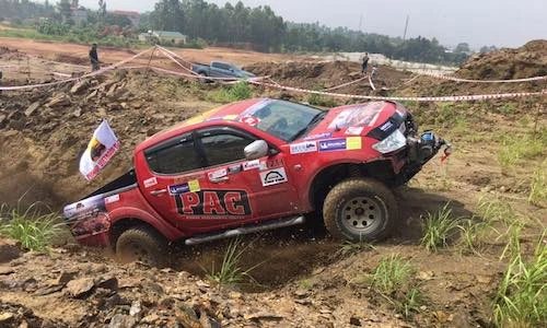 Dân chơi miền Bắc tổ chức thi "phá xe" tại Vĩnh Phúc