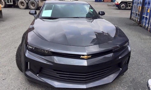 "Xế cơ bắp" Chevrolet Camaro 2017 tiền tỷ cập bến VN