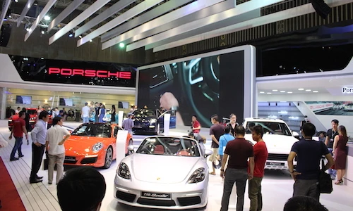 "Soi" dàn siêu xe Porsche gần 40 tỷ tại triển lãm VIMS 2016