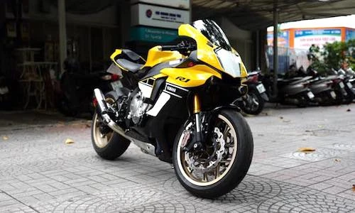 Siêu môtô Yamaha R1 bản 2016 "độ nhẹ" tại Sài Gòn