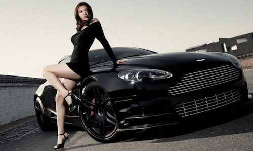 Chân dài hở bạo "câu" quý tộc Anh, Aston Martin DB9 