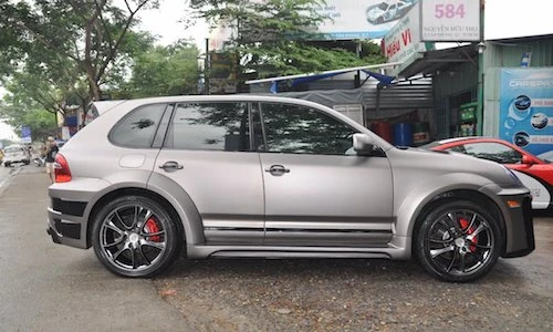 Porsche Cayenne GTS độ widebody “khủng” tại VN
