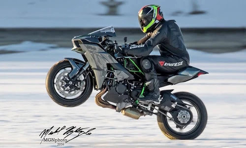 Siêu môtô Kawasaki H2 sẽ phá kỷ lục “bốc đầu” trên băng
