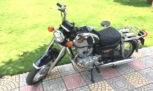 Cận cảnh Honda CD125T Benly tại Hà Nội