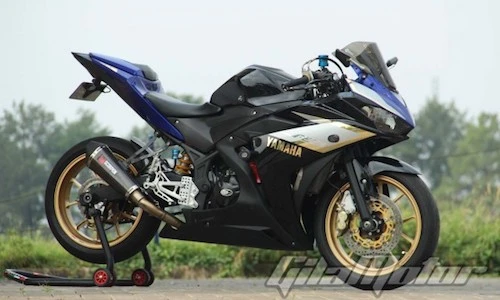 Yamaha R25 độ “full bài” chạy trường đua tại Indonesia