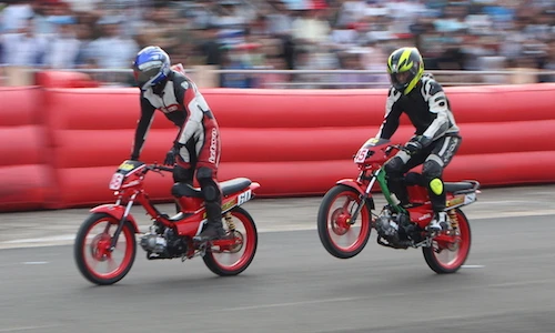 Dàn xế nổ Honda biến Phú Yên thành “chảo lửa“