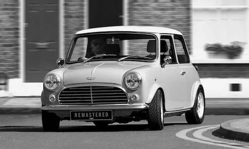 Xe ôtô MINI kiểu Mr Bean “hồi sinh” giá 1,96 tỷ
