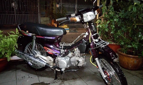Honda Super Dream Việt độ kiểng của dân chơi Sài Gòn