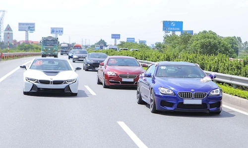 Dàn “xế hộp” hạng sang BMW rầm rộ rước dâu tại Hà Nội