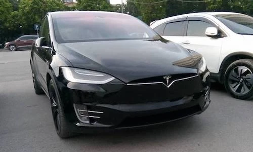 Ôtô điện Tesla Model X hơn 8 tỷ lăn bánh tại Hà Nội