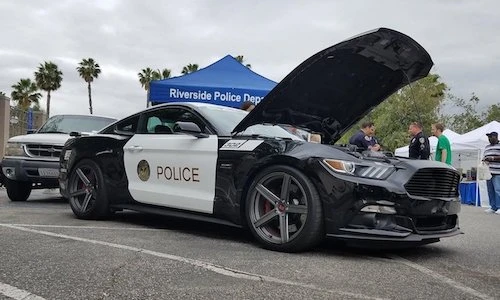 Xế độ Ford Mustang “hàng khủng” của cảnh sát California 