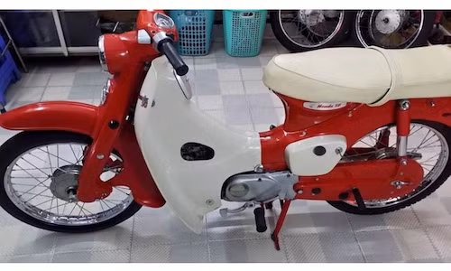 Honda Cub hơn 50 năm vẫn “mới cứng” tại Sài Gòn
