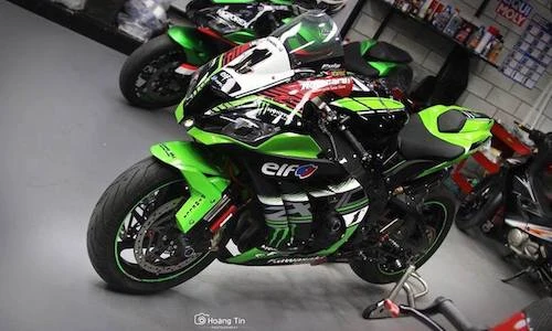 Kawasaki ZX-10R “siêu khủng” phong cách xe đua ở Sài Gòn
