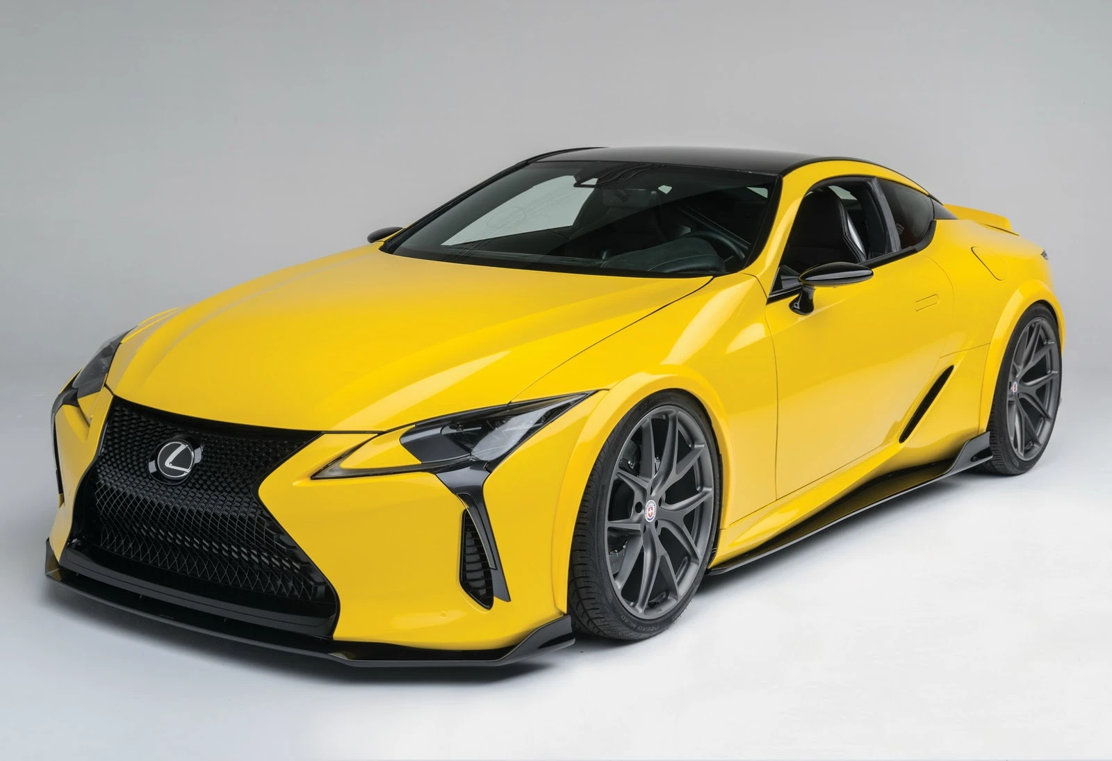 Soi “xế sang” Lexus LC500 độ đầu tiên trên Thế giới