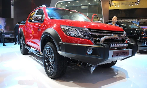 Chevrolet Colorado giá 619 triệu “đấu” Ford Ranger tại VN