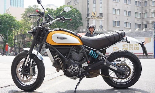 Ducati Scrambler độ đồ chơi “hàng hiệu” ở Sài Gòn