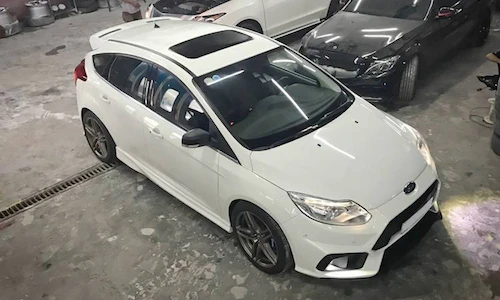 Thợ Sài Gòn “lột xác” hatchback Ford Focus siêu cá tính
