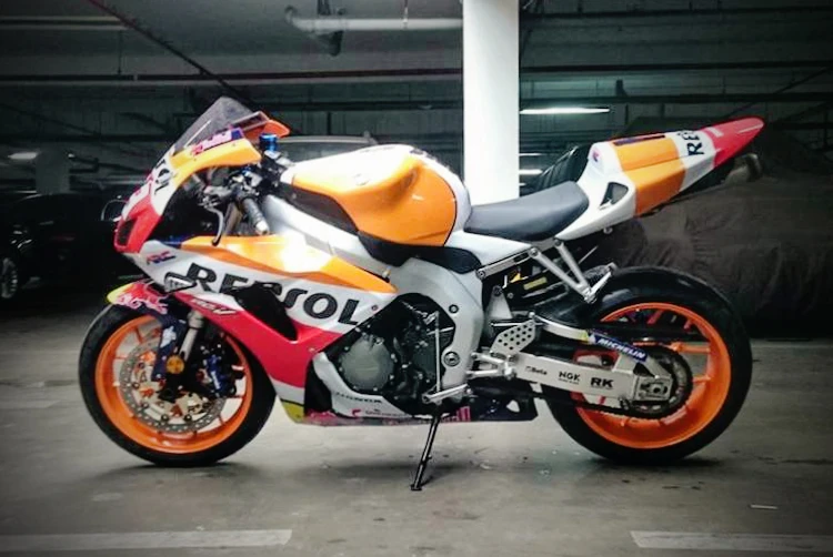 Dân chơi Bình Dương độ siêu môtô Honda CBR1000RR