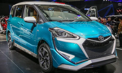 Toyota ra mắt ôtô siêu rẻ Sienta Ezzy “đấu” Suzuki Ertiga