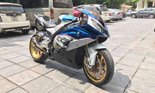 Dân chơi Hà thành chi 130 triệu độ môtô BMW S1000RR