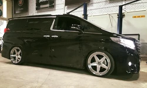 “Chuyên cơ mặt đất” Toyota Alphard độ VIP, biển khủng tại VN