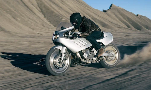 “Đồng nát” Suzuki GSX-R750 biến hình xe đua siêu chất