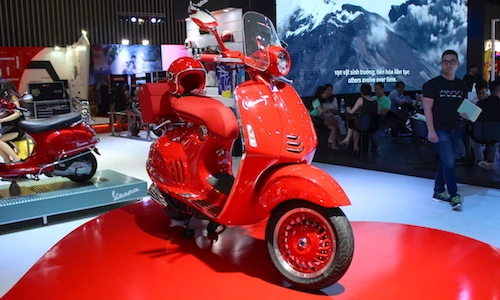 "Soi" xe ga giá nửa tỷ Vespa 946 Red tại Việt Nam