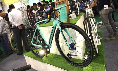 Siêu xe đạp Bianchi “chốt giá” 413,4 triệu tại Việt Nam