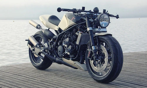 Môtô 2 kỳ Suzuki RG400 “hàng hiếm” độ streetfighter 